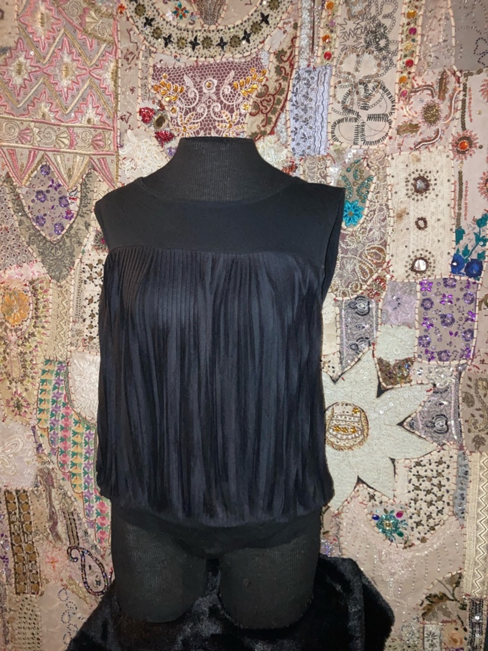 LOFT Black Pleated Sleeveless Tank Top